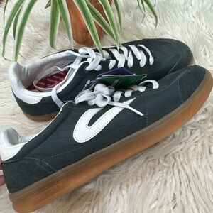 New🌿Tretorn Dark Green and White Sneakers